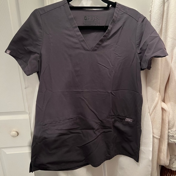 Casma Three-Pocket Scrub Top charcoal - Picture 2 of 3